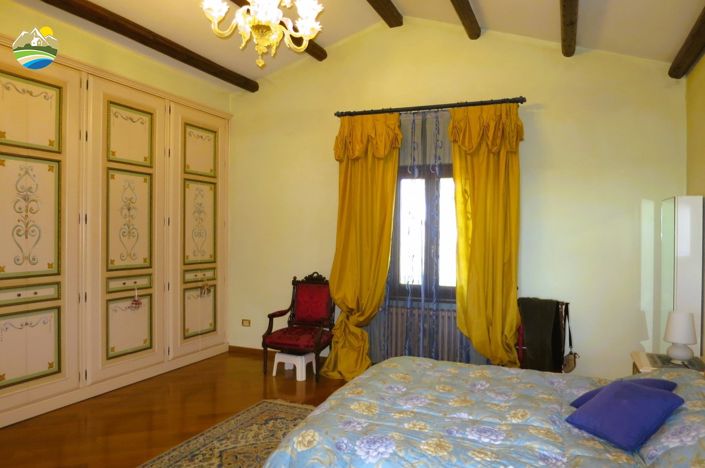 Image No.24-Maison de campagne de 4 chambres à vendre à Bellante