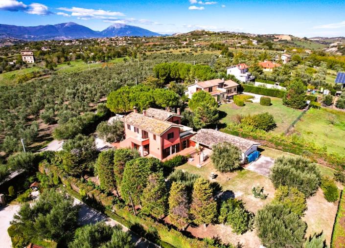 Image No.42-Maison de campagne de 4 chambres à vendre à Bellante