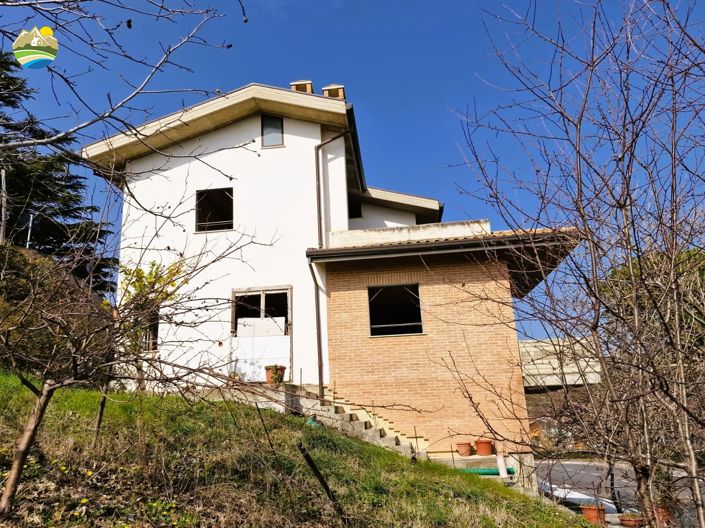 Image No.19-3 Bed Villa for sale