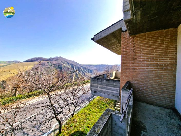 Image No.2-3 Bed Villa for sale