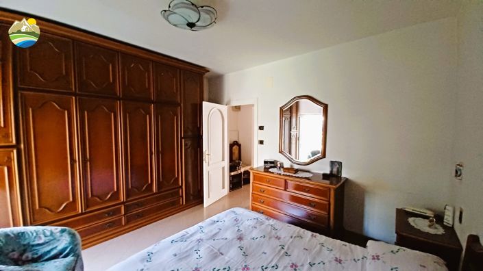 Image No.11-2 Bed Townhouse for sale