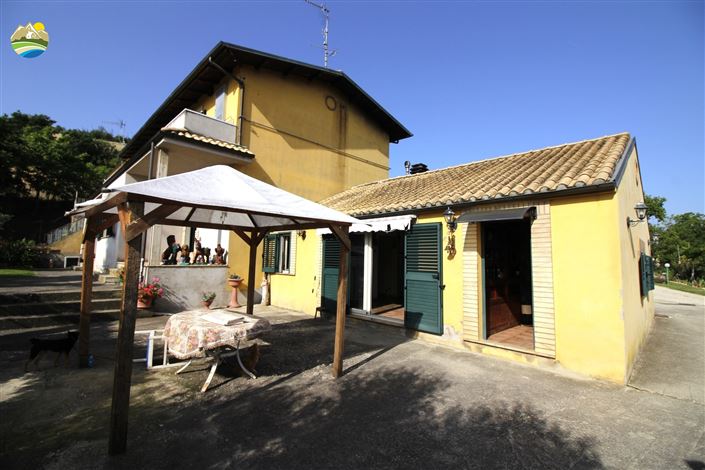 Image No.7-4 Bed Country House for sale