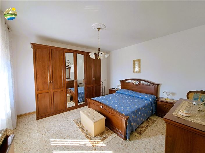 Image No.29-2 Bed Country House for sale