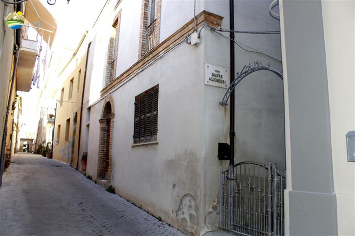 Image No.18-2 Bed Townhouse for sale