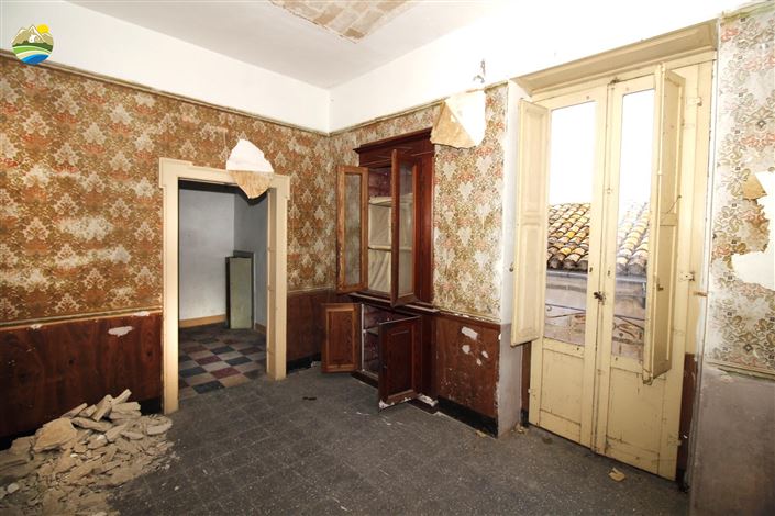 Image No.19-2 Bed Townhouse for sale