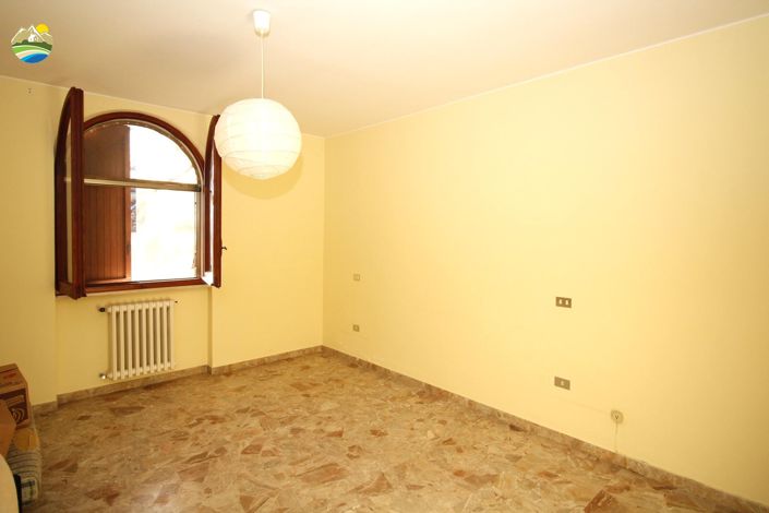 Image No.12-8 Bed Villa for sale