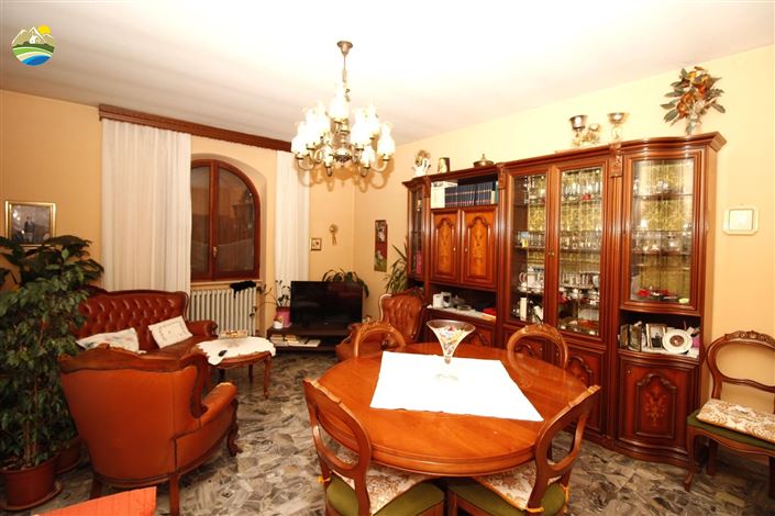 Image No.4-8 Bed Villa for sale