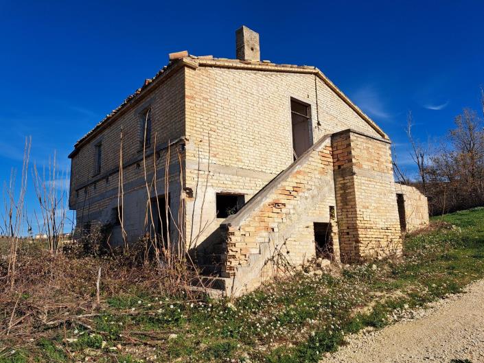 Image No.6-4 Bed Country House for sale