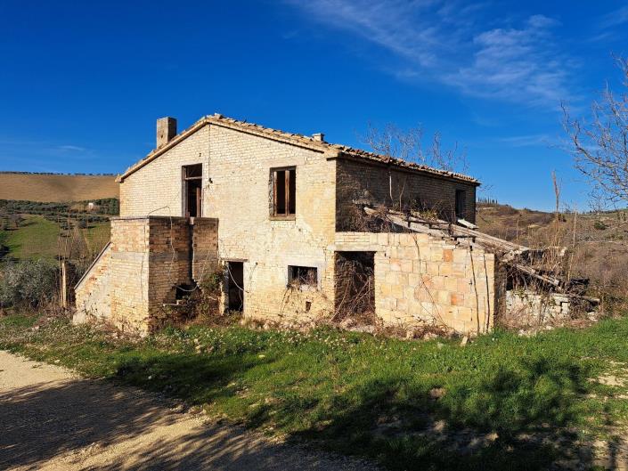 Image No.12-4 Bed Country House for sale