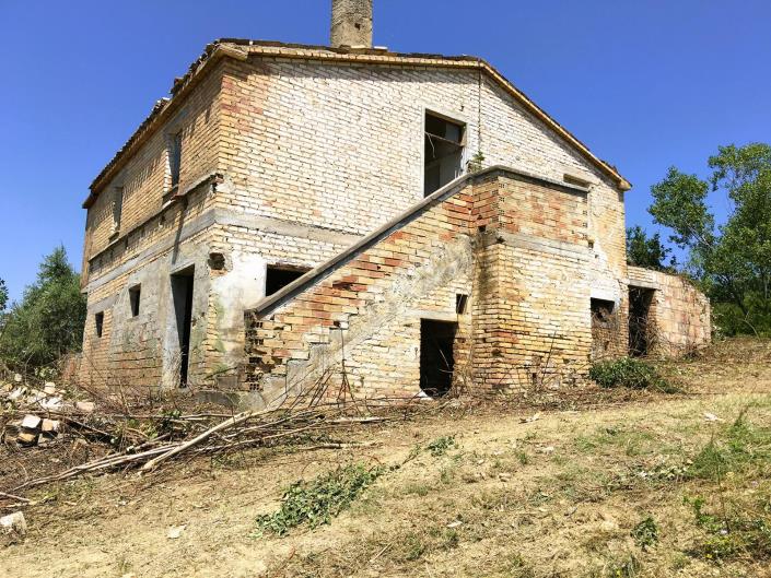 Image No.17-4 Bed Country House for sale