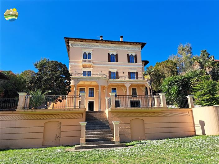 Image No.14-10 Bed Villa for sale