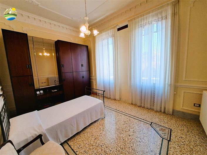 Image No.24-10 Bed Villa for sale