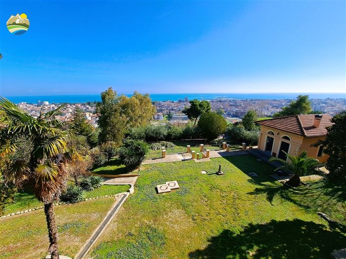 Image No.31-10 Bed Villa for sale