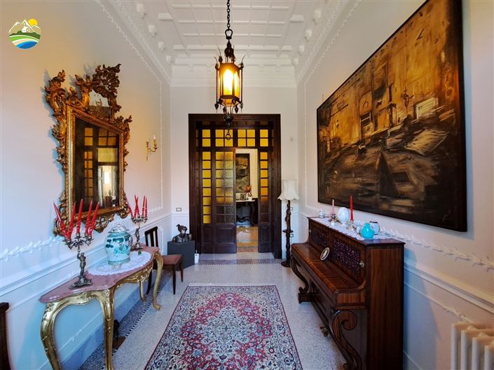 Image No.4-10 Bed Villa for sale