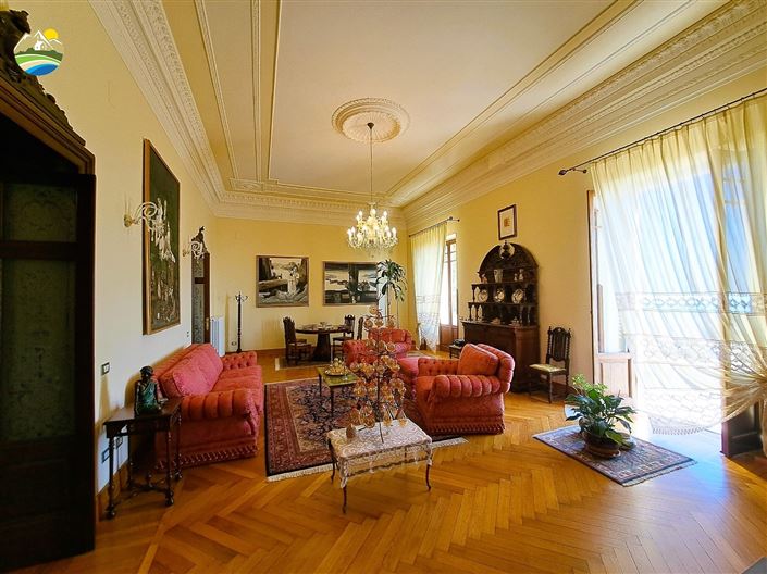 Image No.7-10 Bed Villa for sale