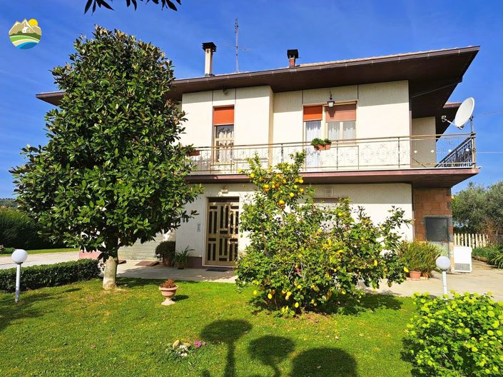 Image No.2-3 Bed Country House for sale