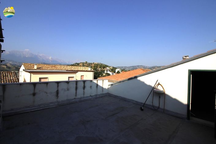 Image No.20-4 Bed Townhouse for sale