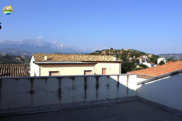 Image No.21-4 Bed Townhouse for sale