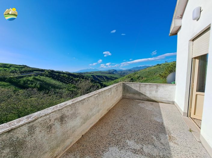 Image No.5-2 Bed Country House for sale