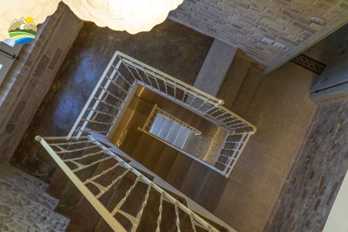 Image No.10-9 Bed Villa for sale