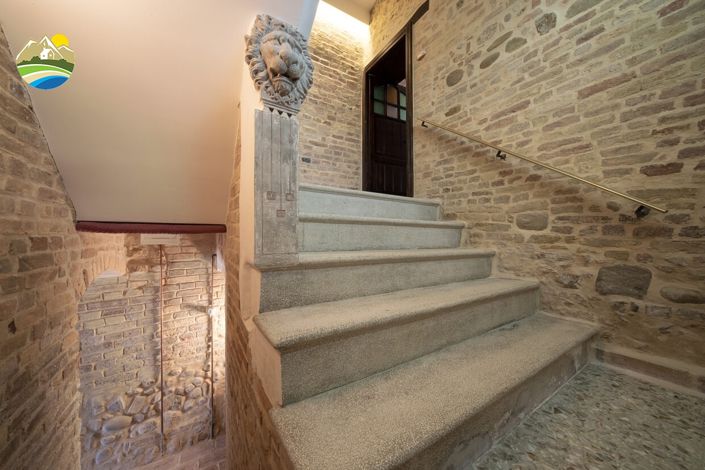 Image No.14-9 Bed Villa for sale