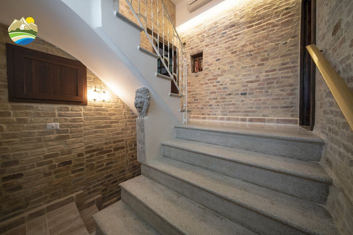 Image No.15-9 Bed Villa for sale