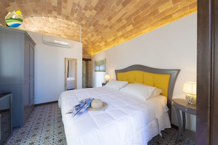 Image No.18-9 Bed Villa for sale