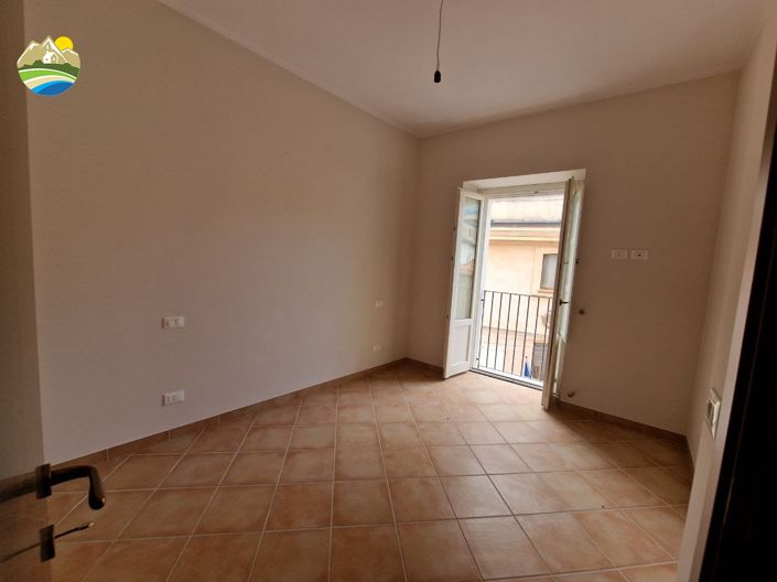 Image No.11-2 Bed Townhouse for sale