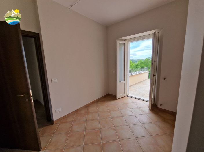 Image No.16-2 Bed Townhouse for sale