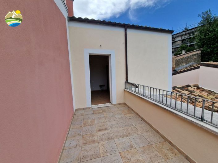 Image No.23-2 Bed Townhouse for sale