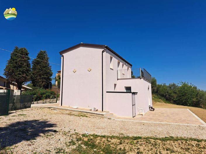 Image No.11-2 Bed Country House for sale