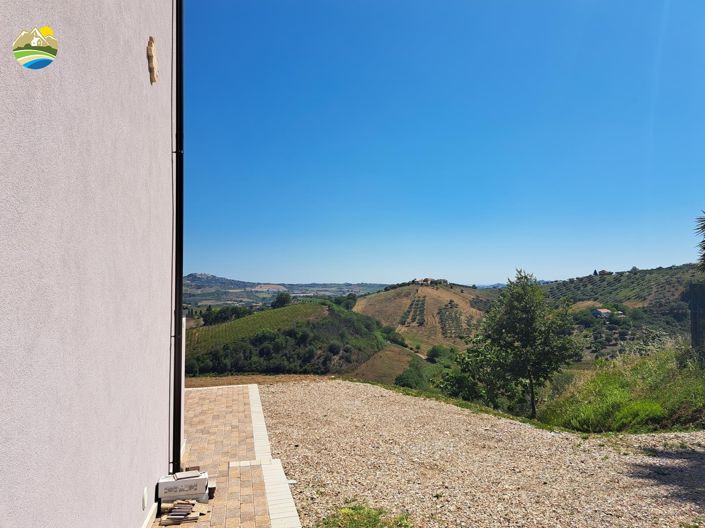 Image No.17-2 Bed Country House for sale