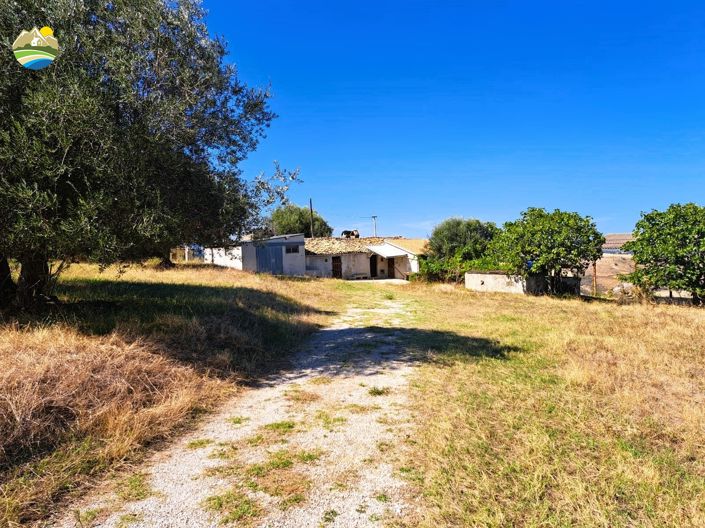 Image No.17-2 Bed Country House for sale