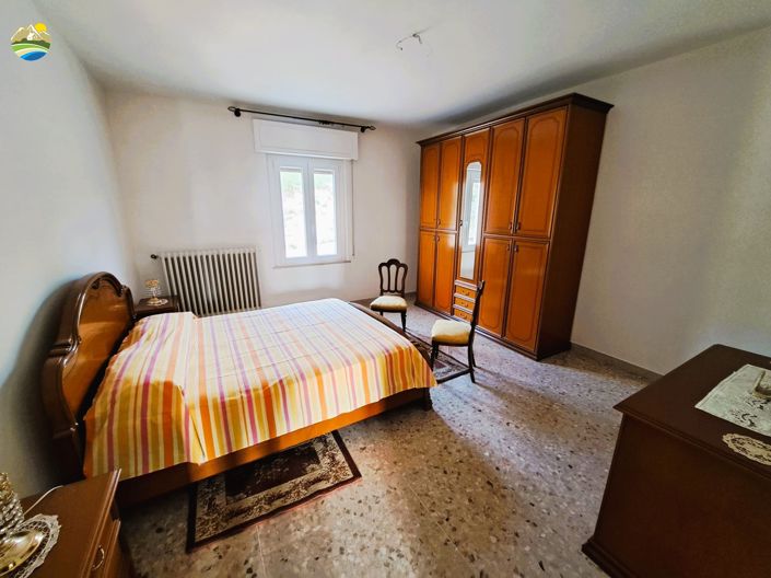 Image No.23-3 Bed Country House for sale