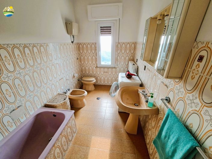 Image No.24-3 Bed Country House for sale