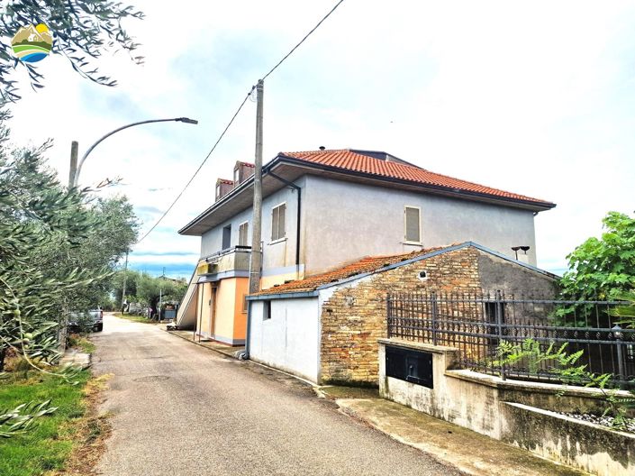 Image No.2-4 Bed Country House for sale