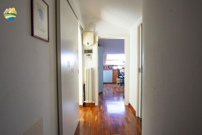 Image No.26-5 Bed Villa for sale