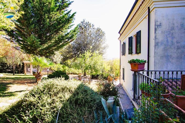 Image No.6-5 Bed Villa for sale