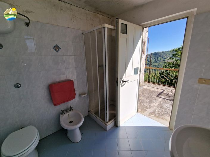 Image No.23-2 Bed Country House for sale