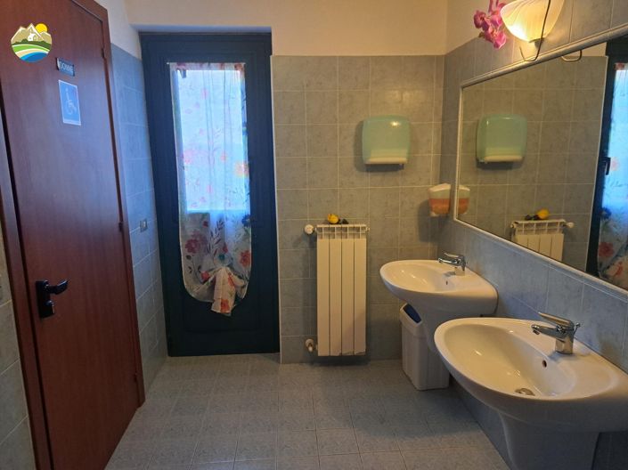 Image No.20-4 Bed Country House for sale