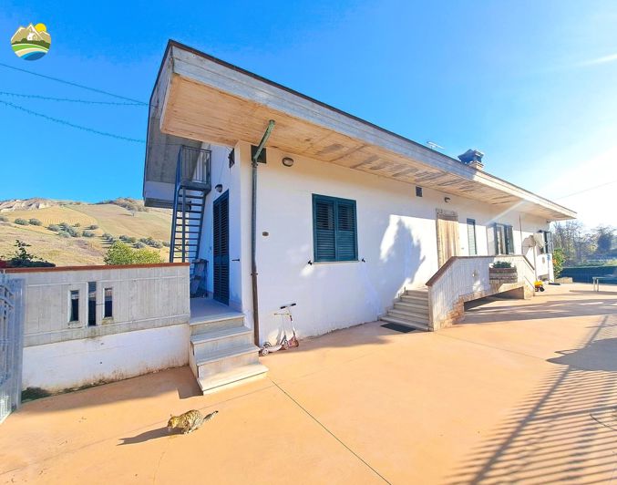 Image No.5-4 Bed Country House for sale