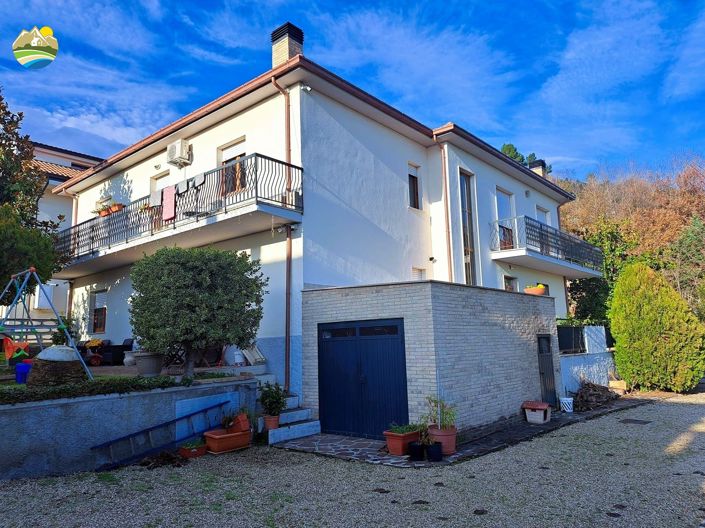 Image No.2-4 Bed Villa for sale