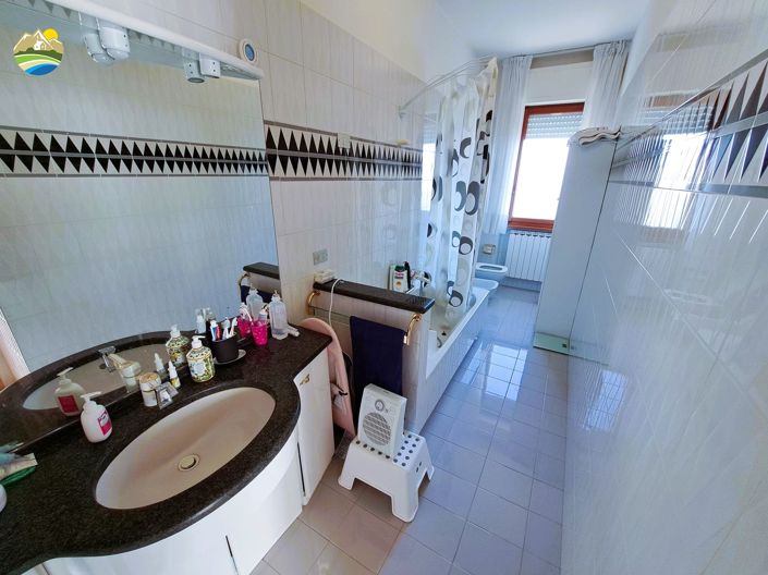 Image No.29-4 Bed Villa for sale