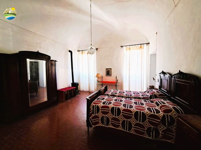 Image No.16-8 Bed Townhouse for sale