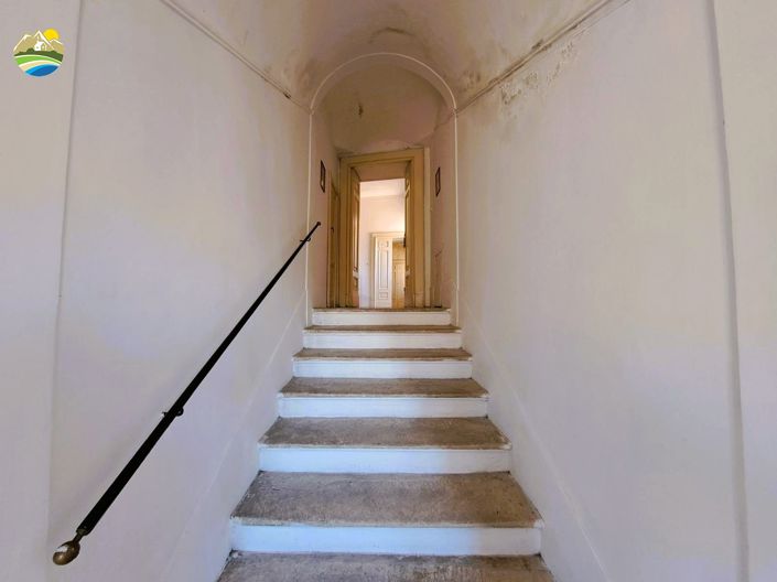 Image No.26-8 Bed Townhouse for sale