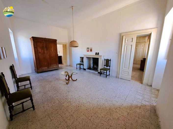 Image No.27-8 Bed Townhouse for sale