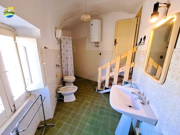 Image No.31-8 Bed Townhouse for sale