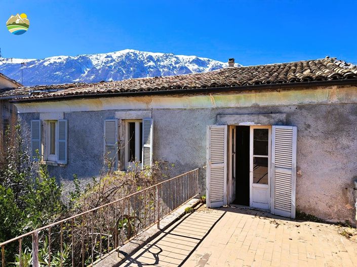 Image No.33-8 Bed Townhouse for sale