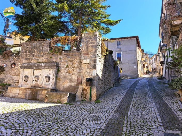 Image No.41-8 Bed Townhouse for sale