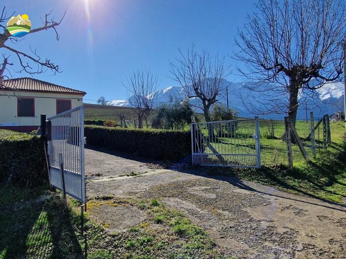 Image No.11-2 Bed Country House for sale